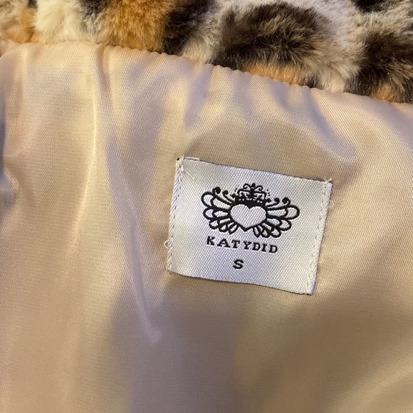 Katydid leopard faux vest - Picture 5 of 7